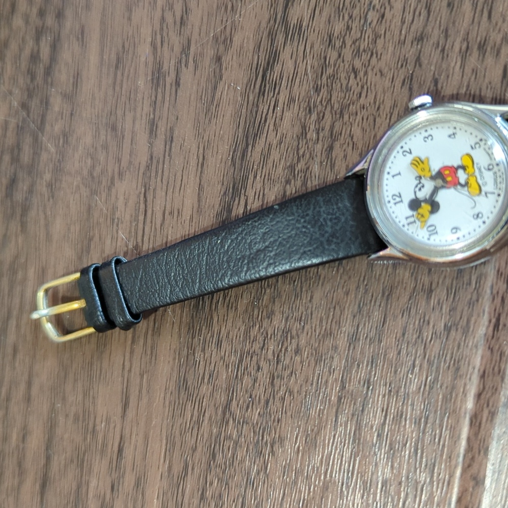 Vintage Disney Mickey Lorus Watch - Picture 7 of 11